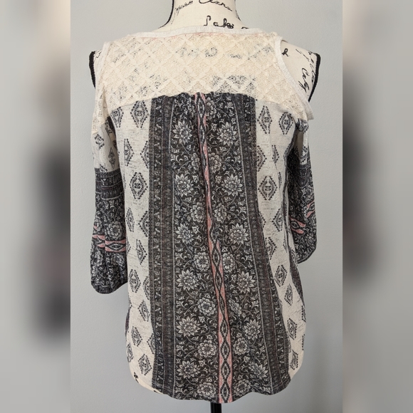 Cold Shoulder Top - Picture 2 of 6